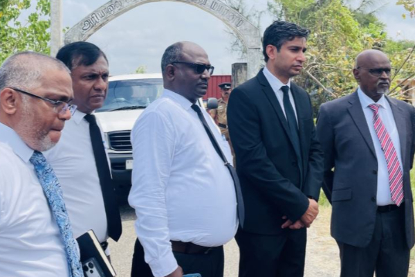 புதைகுழியிலிருந்து வரும் கைக்குழந்தைகள் - பார்வையிட்ட மனித உரிமைகள் ஆணைக்குழு | Sl Human Right Council Visit Chemmani Graves