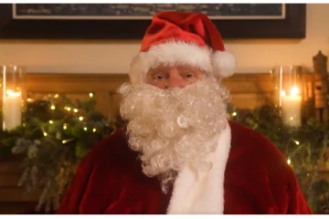 நத்தார் தாத்தா வேடமிட்டு வாழ்த்து கூறிய ஒன்றாரியோ முதல்வர் டக் போர்ட்!