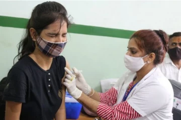 பிரத்யேக மையங்களில் 15-18 வயதுடையோருக்கு தடுப்பூசி - மாநில அரசுகளுக்கு அறிவுறுத்தல்