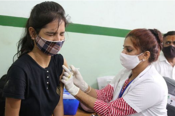 பிரத்யேக மையங்களில் 15-18 வயதுடையோருக்கு தடுப்பூசி - மாநில அரசுகளுக்கு அறிவுறுத்தல் - தமிழ்நாடு