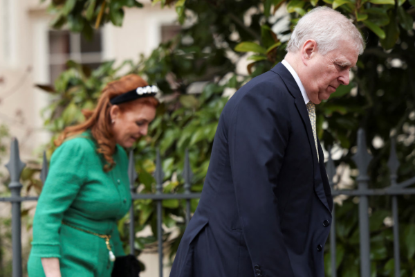 பயந்தது போலவே நடந்துவிட்டது... இளவரசிகளின் பட்டங்களையும் பறிக்க வலியுறுத்தல் | Call For Beatrice Eugenie To Be Strip Titles