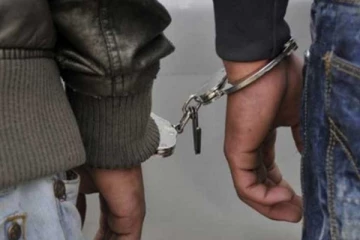 உயிரிழந்த நபரின் சடலத்தை மறைத்து வைத்த இருவர் கைது