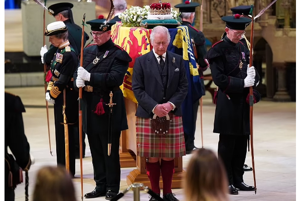 இறுதிச் சடங்கில் இளவரசர் ஹரிக்கு கிடைத்த சிறப்பு அனுமதி! | Prince Harry Gets Special Pass At Funeral