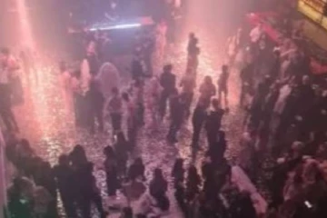 நள்ளிரவில் நிர்வாண பார்ட்டி; கலந்துக்கொண்ட வளர்ப்பு மகள்? கொந்தளித்த புதின்!