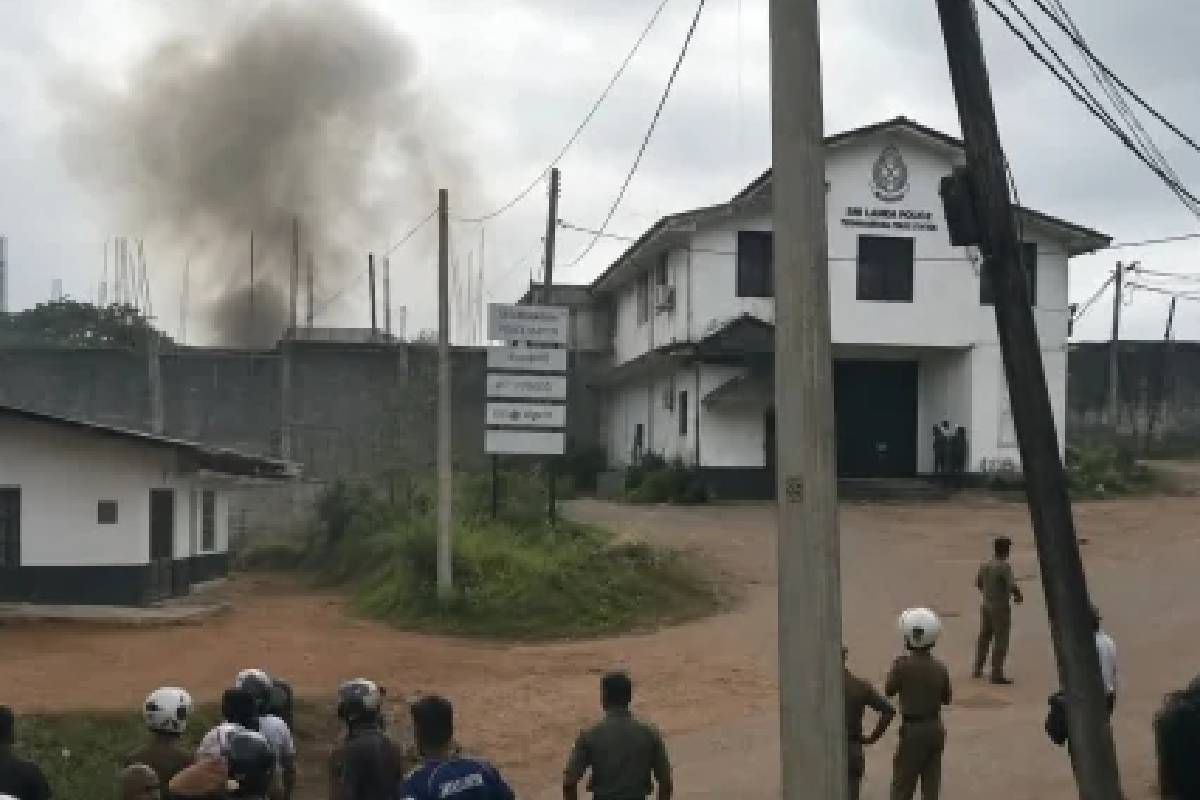 மஹர சிறைச்சாலை சுற்றுவட்டார பொலிஸ் ஊரடங்கு நீக்கம் | Police Curfew Lifted Around Mahara Prison மஹர சிறைச்சாலை சுற்றுவட்டார பொலிஸ் ஊரடங்கு நீக்கம் | Police Curfew Lifted Around Mahara Prison