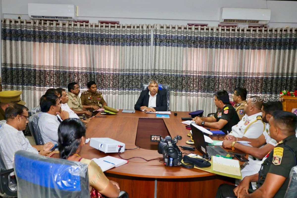 நாட்டில் வெடித்த சிறைச்சாலை மோதல் - யாழில் கள ஆய்வு செய்த நீதியமைச்சரின் முக்கிய கோரிக்கை | Justice Minister Conducts Inspection In Jaffna நாட்டில் வெடித்த சிறைச்சாலை மோதல் - யாழில் கள ஆய்வு செய்த நீதியமைச்சரின் முக்கிய கோரிக்கை | Justice Minister Conducts Inspection In Jaffna