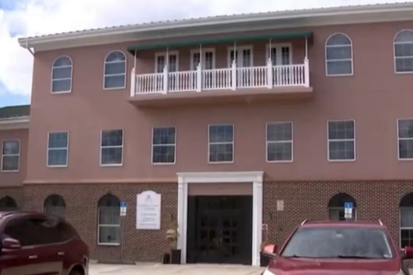 செயற்கை கருத்தரித்தல் முறையில் பிறந்த குழந்தை: பெற்றோருக்கு காத்திருந்த அதிர்ச்சி | Couple Sue Fertility Clinic Non Caucasian Child