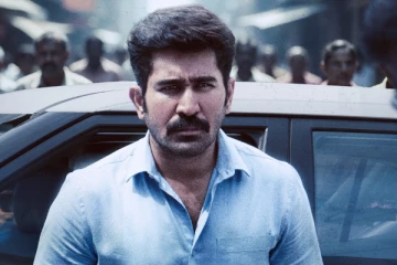 கடன் வாங்கி வட்டி கட்டிக்கொண்டிருக்கிறேன்.. விஜய் ஆண்டனி மேடையில் உருக்கம்