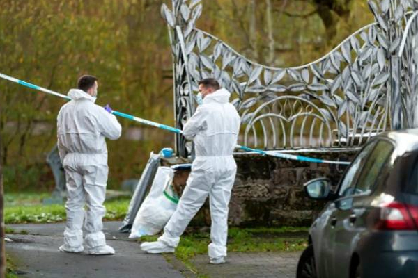 பிரித்தானியாவில் உள்ள பூங்கா ஒன்றில் கிடந்த சிறுமியின் சடலத்தால் ஏற்பட்ட பரபரப்பு! | Excitement By A Dead Body Lying In A Park In Uk