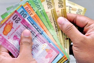 வரவு செலவுத் திட்டத்தில் அரச ஊழியர்களின் சம்பளத்தை அதிகரிப்பது தொடர்பில் கவனம்