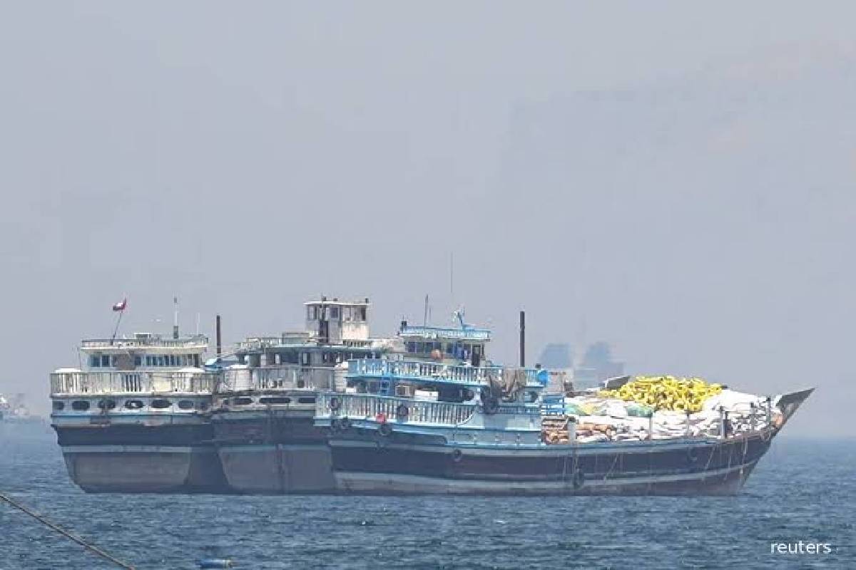 ஹோர்முஸ் நீரிணையில் கப்பல் மீது ஈரானியப் புரட்சிகரக் காவல் படை தாக்குதல் | Iranian Revolutionary Attacks Liquefied Hormuz