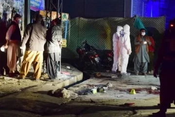 பாகிஸ்தானில் மாணவர் பிரிவினர் நடத்திய பொதுக்கூட்டத்தில் குண்டுவெடிப்பு! 4 பேர் பலி - 15 பேர் படுகாயம்