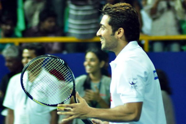 டென்னிஸ் விளையாட்டில் அசத்தும் நடிகர் சூர்யா.. ரசிகர்கள் பலரும் இதுவரை பார்த்திராத வீடியோ | Suriya Playing Tennis Viral Video