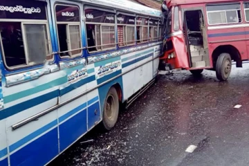 கொழும்பு - கண்டி பிரதான வீதியில் இரு பேருந்துகள் மோதி விபத்து