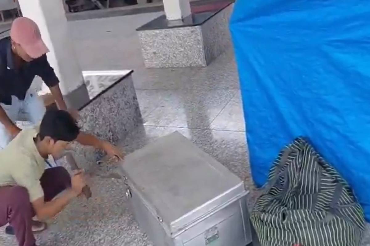 ரயிலில் அநாதரவாகக் கிடந்த பெட்டி: திடுக்கிடவைத்த காட்சி | Women Body Stuffed Box In Lucknow Train ரயிலில் அநாதரவாகக் கிடந்த பெட்டி: திடுக்கிடவைத்த காட்சி | Women Body Stuffed Box In Lucknow Train