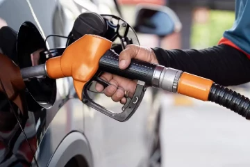 මේ අයට ඉන්ධන ගන්නනම් Online තොරතුරු පත්‍රිකාවක් ඉදිරිපත් කරන්න වෙයි - අලුත්ම නීතිය මෙන්න