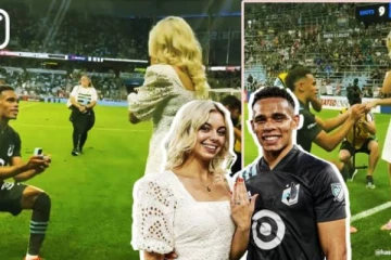 கால்பந்து போட்டிக்கு பின் மைதானத்திலேயே காதலிடம் காதலை சொன்ன பிரபல வீரர்! ஏற்கபட்டதா காதல்? வைரலாகும் வீடியோ