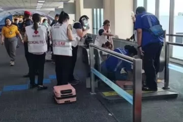 விமான நிலைய Escalator இல் சிக்கிகொண்ட பெண்ணுக்கு நேர்ந்த துயரம்