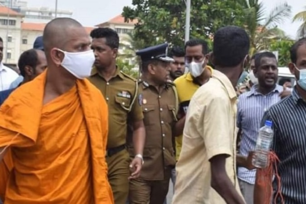 காலி தாக்குதல் விவகாரம்- புத்தளம் கழுதை ஒன்று இரும்பு பொல்லுடன் செல்வதை நான் பார்த்தேன்; நாடாளுமன்றில் பொன்சேகா ஆவசேம்! | Sri Lanka Parliament Sarath Fonseka