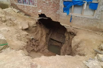 கந்தளாயில் வீடொன்றினுள் புதையல் தோண்டிய மூவர் கைது