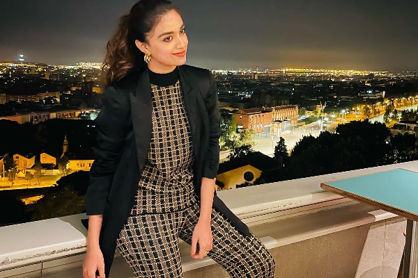 இதுவரை இல்லாத அளவிற்கு வெறித்தனமான ஒர்க்கவுட்!! நடிகை கீர்த்தி எடுத்த அதிரடி.. | Actress Keerthy Suresh Workout Yoga Video Post