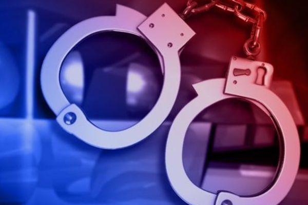 பொலிஸாரின் அதிரடி சோதனை ; 16,000 வெளிநாட்டு சிகரெட்டுகளுடன் இருவர் கைது | Two Arrested With 16 000 Foreign Cigarettes