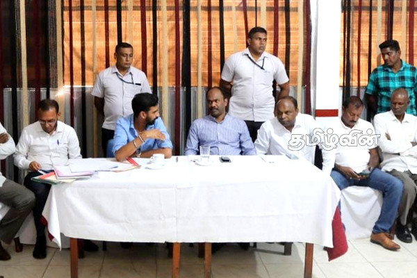 தொழிலாளர்கள் பிரச்சினை குறித்து ஜீவன் தொண்டமான் தலைமையில் முத்தரப்பு பேச்சு (Photos) | Jeevan Thandaman Talking About Labor Issue