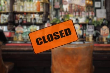 மதுப்பிரியர்கள் அதிர்ச்சி; நாடளாவிய ரீதியில் மதுபானசாலைகளுக்கு பூட்டு