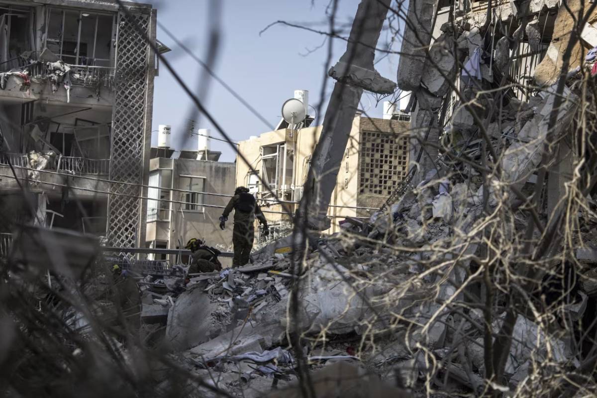 ஈரானில் போர் நடப்பதே தெரியாது... கோமாவில் மொஜ்தபா காமெனி: கசிந்துள்ள புதிய தகவல் | Mojtaba Khamenei Unaware War