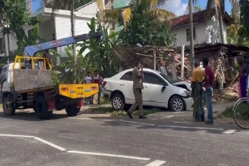 யாழில் நேர்ந்த சோகம் ; பாதசாரி கடவையூடாக வீதியை கடந்த பெண் விபத்தில் சிக்கி உயிரிழப்பு