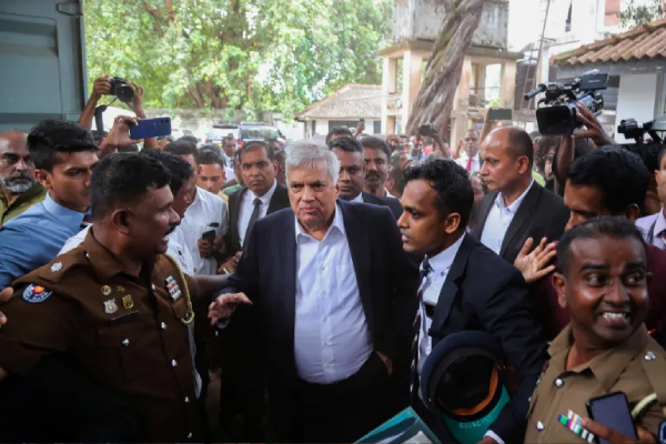 ரணிலை நீதிமன்றத்தில் முன்னிலைப்படுத்துவதில் சிக்கல் | Ranil To Court Produce In Trouble