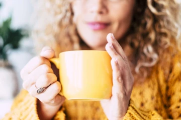 வெறும் வயிற்றில் டீ குடித்தால் என்ன நடக்கும் தெரியுமா? உடலில் ஏற்படும் தீமைகள் பற்றி தெரிஞ்சிக்கோங்க!