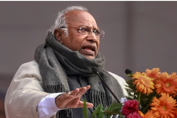 மோடி அடுத்தாண்டு வீட்டில் தான் தேசியக்கொடியேற்றுவார் - சுதந்திர தினத்தில் எதிர்வுகூறல் | Independence Day Modi Speech Congress Reaction