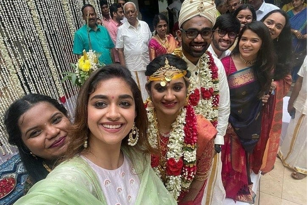 திருமணத்தில் நடிகை கீர்த்தி சுரேஷ்.. வெளிவந்த அழகிய புகைப்படங்கள் | Keerthy Suresh In Marriage Function