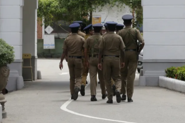 பத்மேயிடமிருந்து கைத்துப்பாக்கி பெற்ற தொழிலதிபர் | Businessman Who Received Gun Kehelpatara Padme