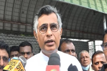 நாடு பாதியளவில் ஸ்தம்பித்துள்ளது:சம்பிக்க ரணவக்க