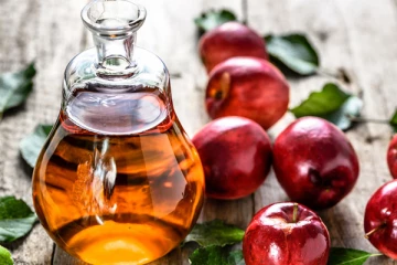 இரவு தூங்கும் முன் ஒரு டீஸ்பூன் ஆப்பிள் சீடர் வினிகர் சாப்பிடுவதால் கிடைக்கும் நன்மைகள் என்ன தெரியுமா?