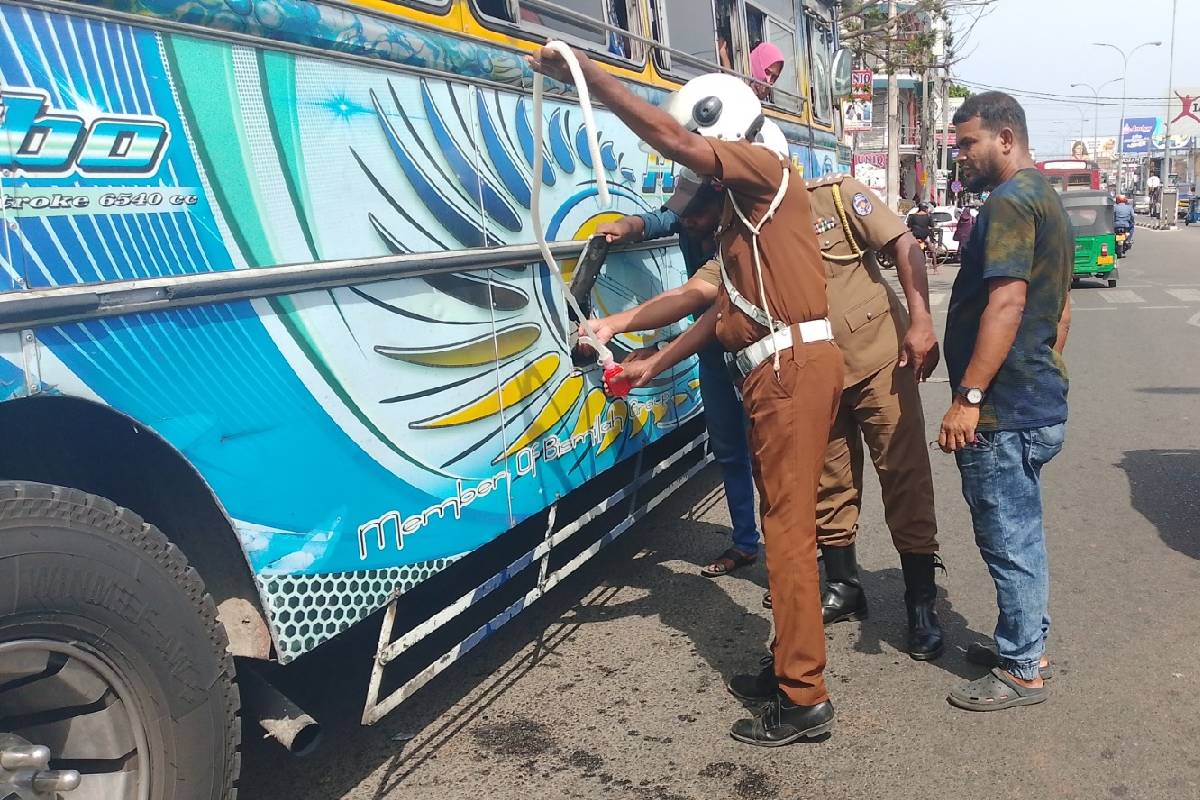பேருந்துகளுக்கு மண்ணெண்ணெய் நிரப்புபவர்களுக்கு விடுக்கப்பட்டுள்ள எச்சரிக்கை! | Ction Will Be Taken Buses Are Filled With Kerosene