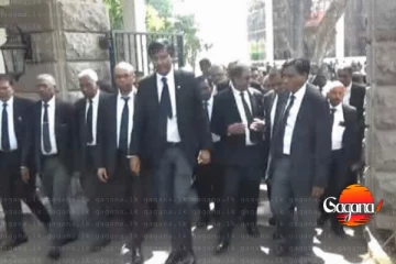 තාමත් ඇවිලෙන අකුරේගොඩ ඝාතනය - විරෝධතා දැඩි වෙයි - නීතිඥවරුන් පිරිසක් විරෝධතා පා ගමනකත්