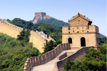 உலக அதிசயத்தை சேதப்படுத்திய இருவர் சீனாவில் கைது