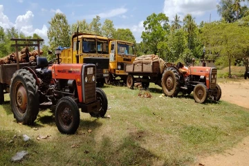 மொரவெவ பிரதேசத்தில் மேற்கொண்ட சுற்றிவளைப்பில் 5 பேர் கைது