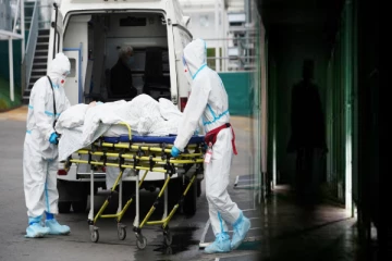 கொரோனாவில் உயிரிழந்த நபர் மீண்டும் உயிரோடு வந்ததால் பேய் என நினைத்து குடும்பத்தினர் தெறித்து ஓடியதால் பரபரப்பு