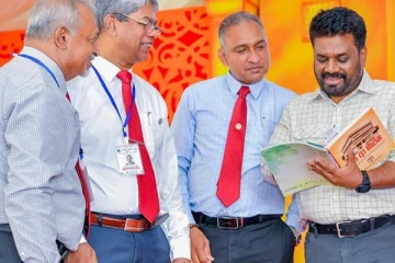 கொழும்பு சர்வதேச புத்தகக் கண்காட்சியை பார்வையிட்ட ஜனாதிபதி