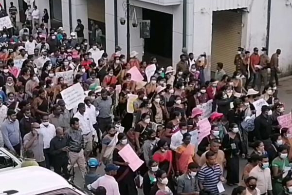 மலையகத்தில் அரசுக்கு எதிராக வீதிக்கு இறங்கிய மக்கள் (Photos) | People Taking To The Streets Government Hills