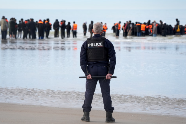 One in, one out திட்டத்தின் கீழ் பிரான்சுக்கு திருப்பி அனுப்பப்பட்ட புலம்பெயர்ந்தோர் நிலை என்ன? | No Safe For Asylum In France By One In One Out