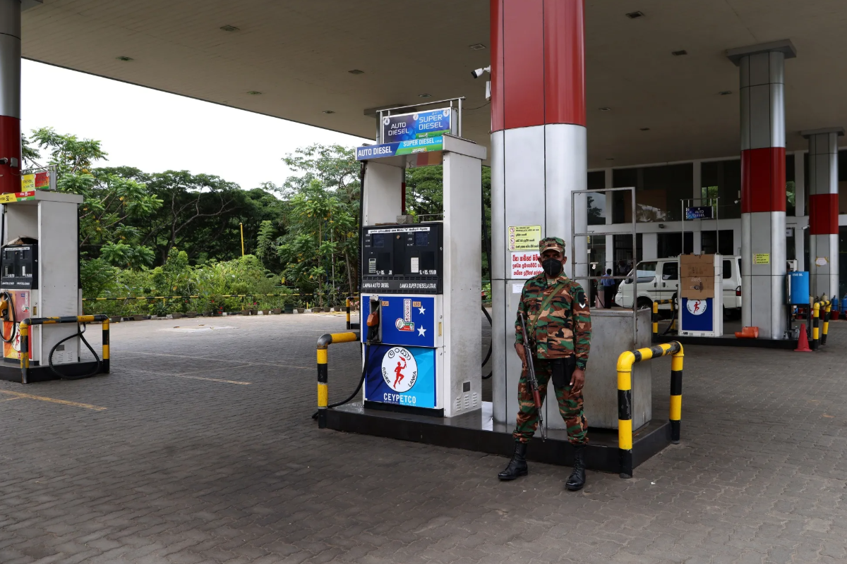 இலங்கைக்கு வரும் எண்ணெய்க் கப்பல்கள்! ஈரான் கொடுத்த வாய்ப்பை ஏற்கமுடியாத நிலையில் அரசாங்கம்.. | Fuel Prices Increased In Sri Lanka