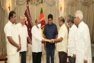 சபாநாயகரிடம் கையளிக்கப்பட்ட நம்பிக்கையில்லா பிரேரணை