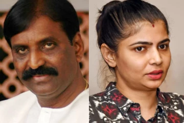 என் அம்மா இருக்கும்போது வைரமுத்து என்னை கட்டிப்பிடித்தார்.. தப்பான எண்ணம்! சின்மயி வெளிப்படை பேச்சு