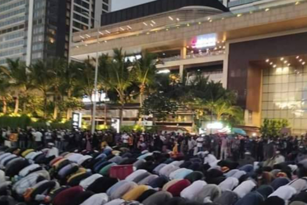 கொட்டும் மழையிலும் தொடரும் மக்களின் கொந்தளிப்பான போராட்டம் | Tumultuous Struggle People Continue Pouring Rain கொட்டும் மழையிலும் தொடரும் மக்களின் கொந்தளிப்பான போராட்டம் | Tumultuous Struggle People Continue Pouring Rain