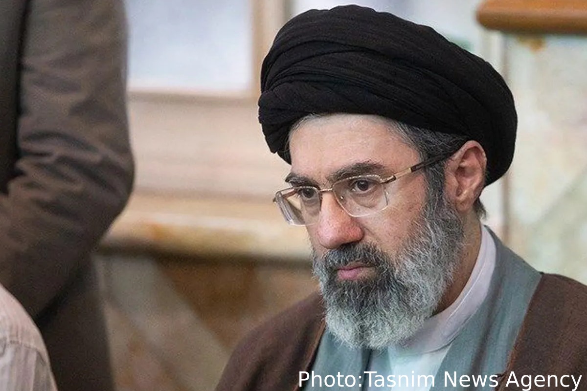 கோமாவில் ஈரானின் உச்ச தலைவர் மொஜ்தபா காமேனி: புனித நகரில் ரகசிய சிகிச்சை | Iran New Supreme Leader Mojtaba In Coma